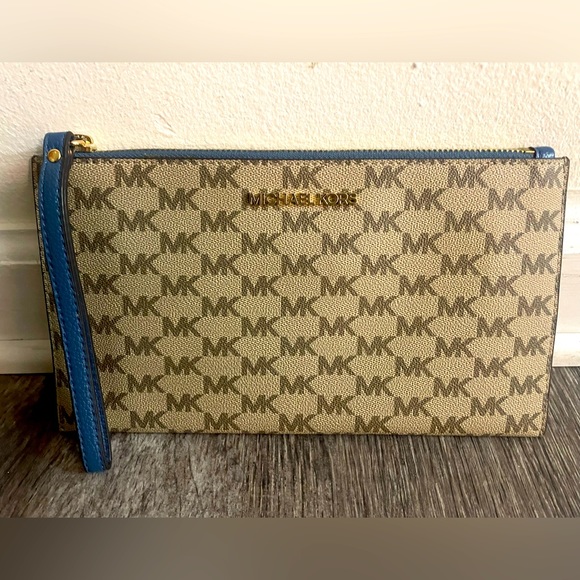 NWOT Michael Kors Jet Set Charm Large Top Zip Wristlet - Picture 5 of 9